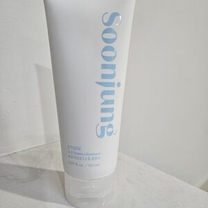 Soothing Foam Cleanser - White